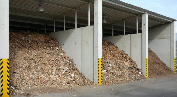 Proces produkcji brykietu drzewnego.