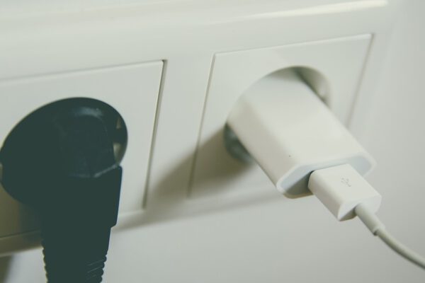 Wymiana gniazdek w instalacji elektrycznej.